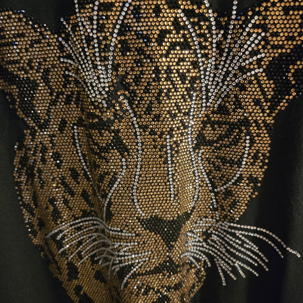 Fruit of the Loom Black Long Sleeve Tee Size Large with Leopard Design - Picture 3 of 5